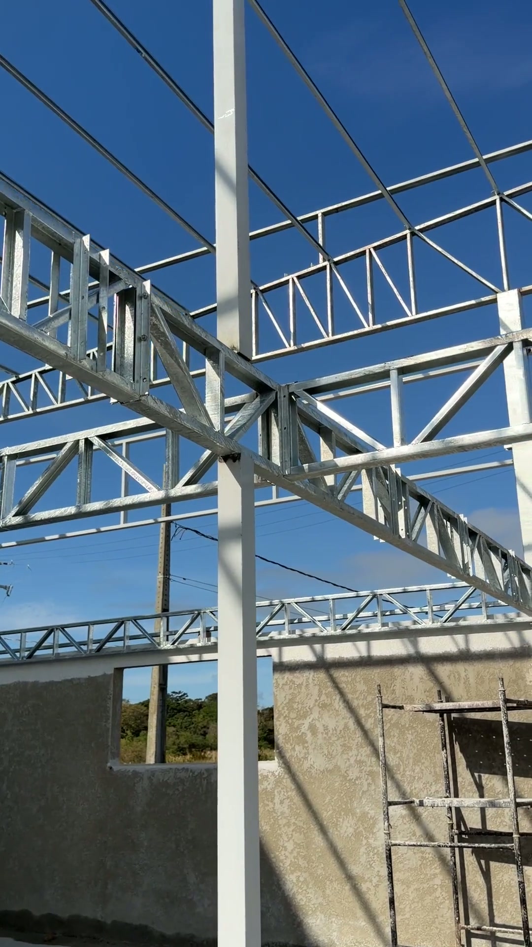 Treliça de aço galvanizado em estrutura metálica