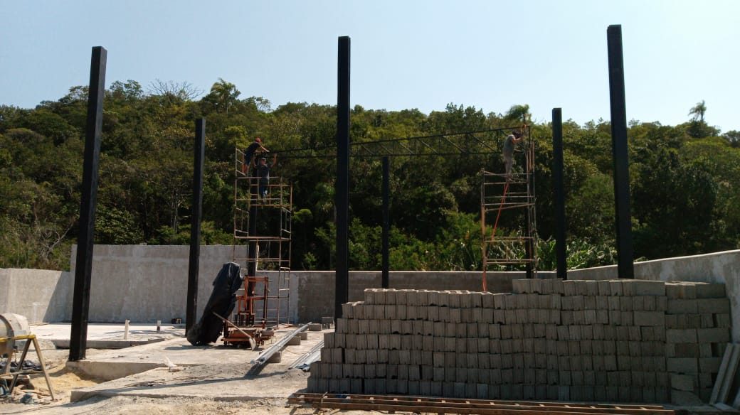 Estrutura metálica pilares terreno