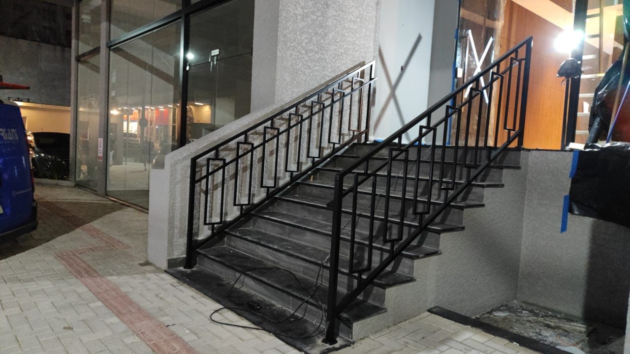 Corrimão escada acesso comercial